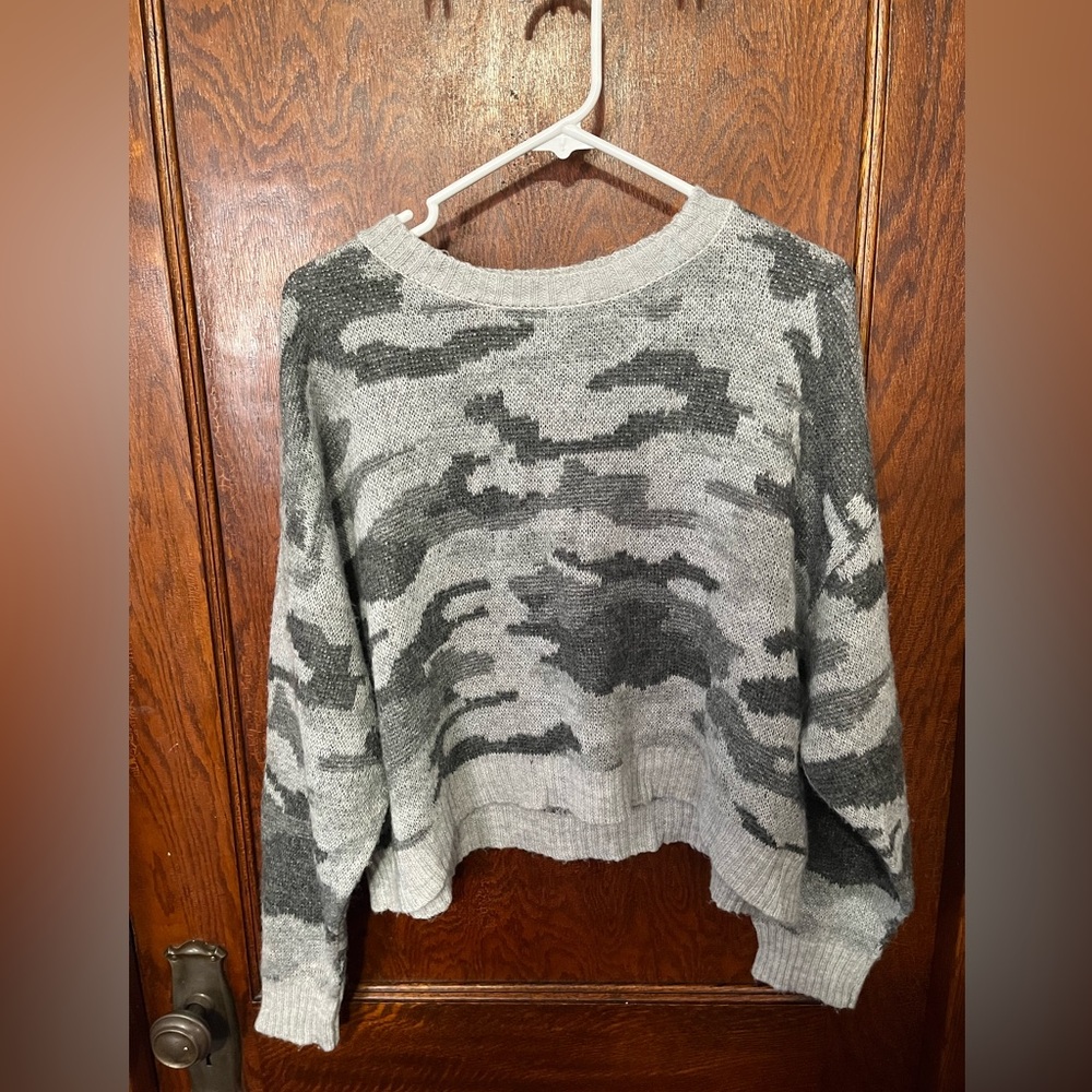 American Eagle camo sweater size s